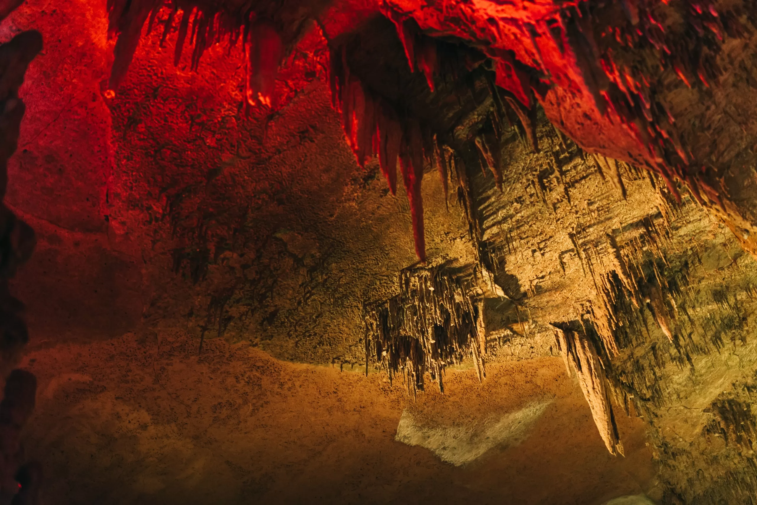 Colorful-cave-with-stalactites-887255